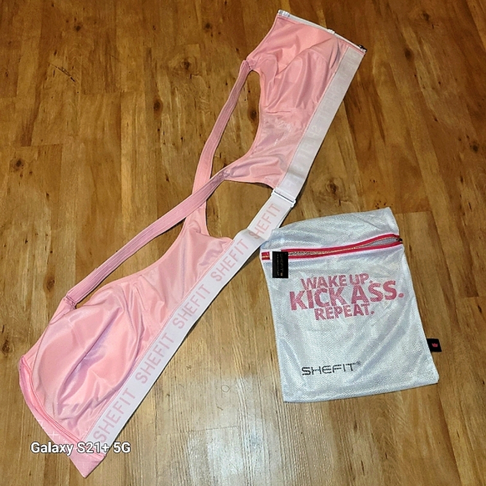 Plus-sized fitness bra